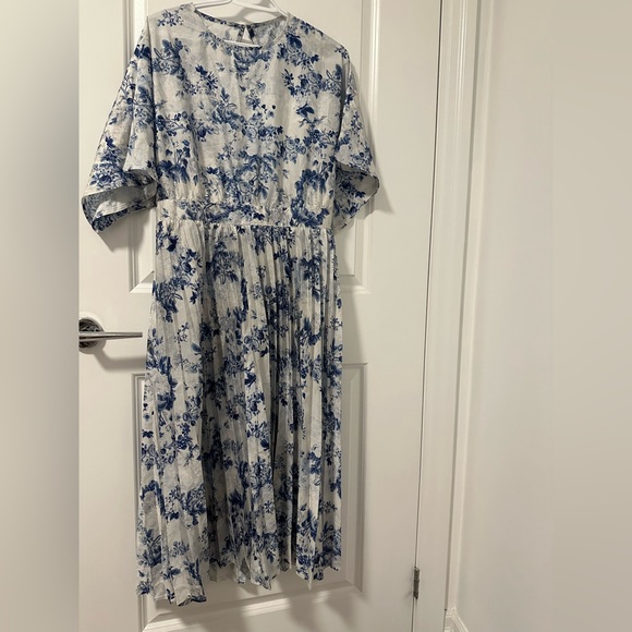 Pastel Blue Floral Print Open Back Pleated Midi Dress - Picture 6 of 7